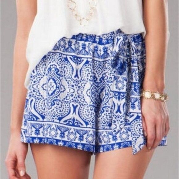Buckle Pants - Blue Rain West Wind High Waisted Printed Shorts Large Blue White